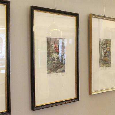 In der Werkstätte von Kunst & Rahmen - Fertiggestellte Rahmen mit Grafiken