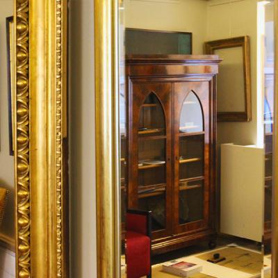 In der Werkstätte von Kunst & Rahmen - Spiegel im goldenen Rahmen