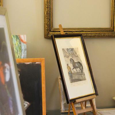 In der Werkstätte von Kunst & Rahmen - Beispiel von eingerahmten Grafik